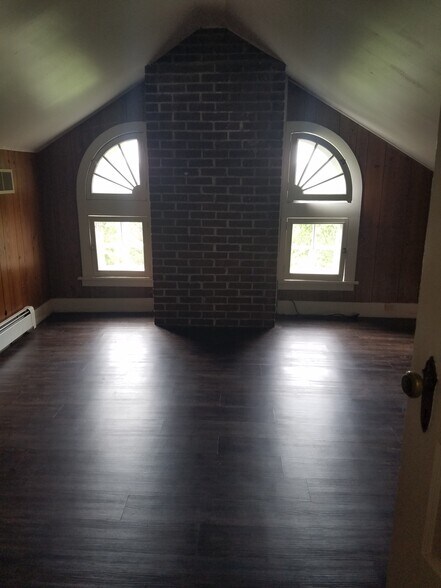 Building Photo - 115 Llenroc Ct