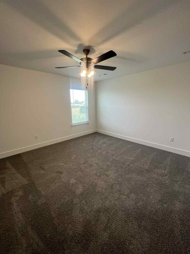 Building Photo - BEAUTIFUL LUXRY NEW BUILD: 5 BEDROOM / 3.5...