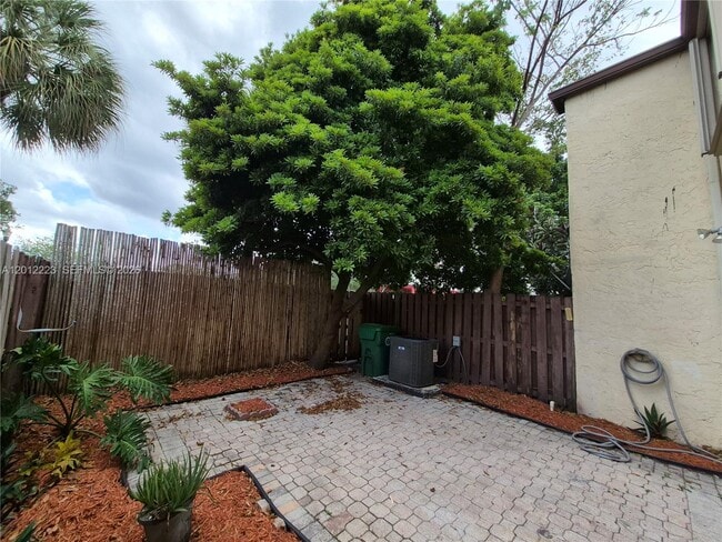 Building Photo - 6528 SW 41st Ct