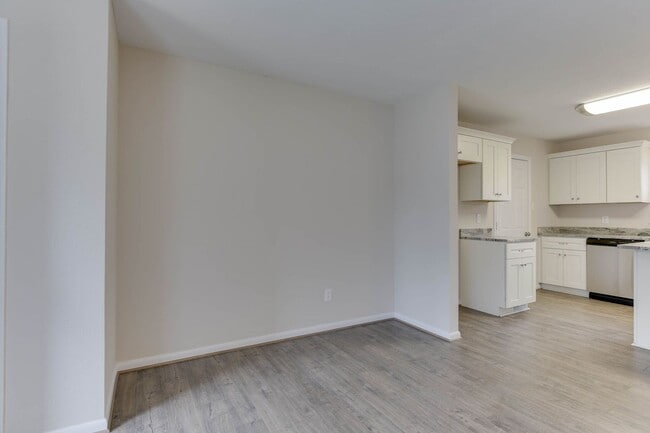 Building Photo - 213 Clemwood Pkwy