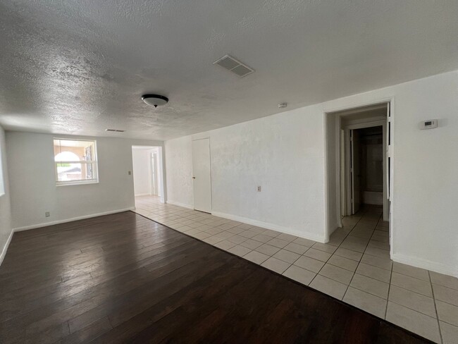 Building Photo - P026