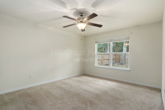 Building Photo - 515 E Marigold Dr