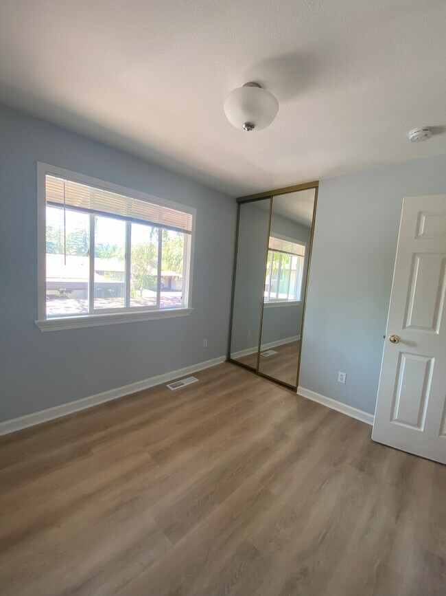 Building Photo - 4971 Ponderosa Ter