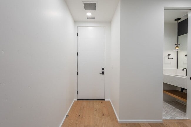 Building Photo - Brand New Townhouse in Luxury Neighborhood