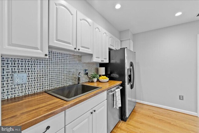 Building Photo - 3035 Hazelton St