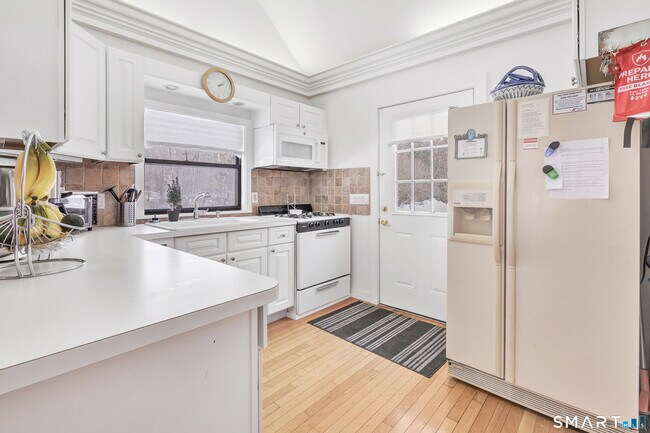 Building Photo - 70 Cranbury Rd