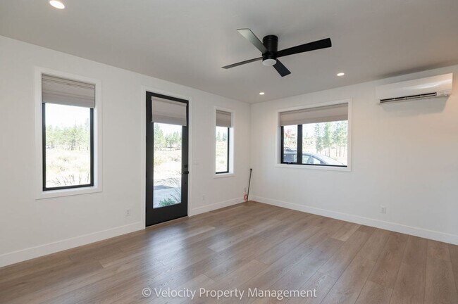 Building Photo - 3344 NW Celilo Ln