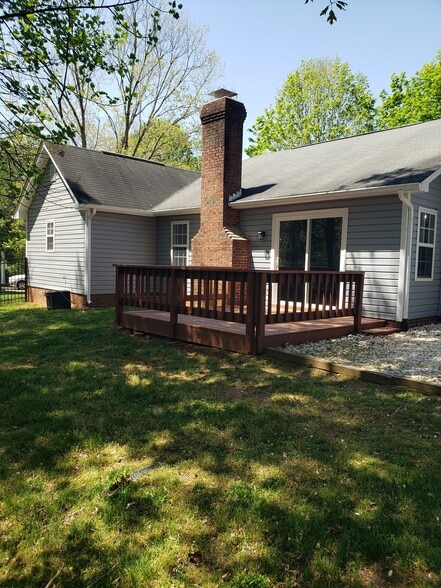 Building Photo - 145 Round Keep Ln