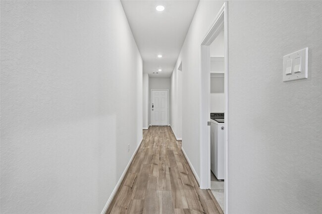 Building Photo - 7035 Toluca Dr