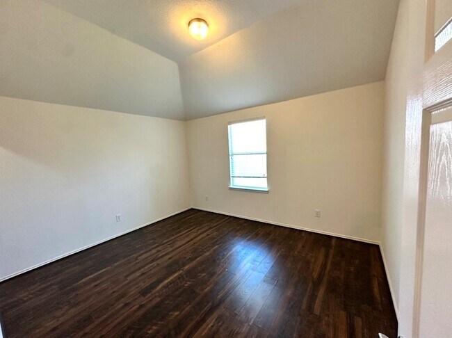 Building Photo - 224 Mulberry Dr