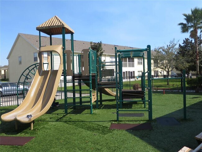 Building Photo - 2806 Club Cortile Cir