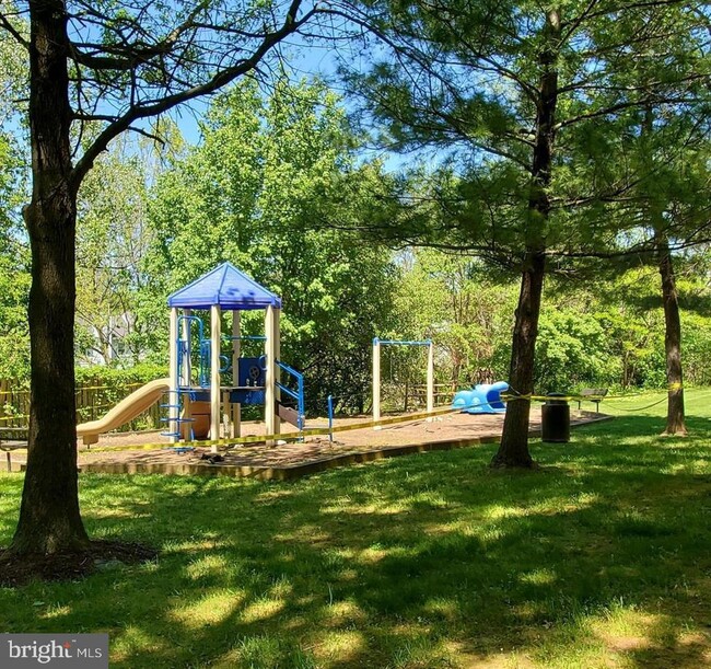 Building Photo - 18308 Streamside Dr