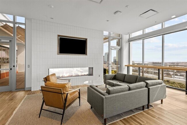 Building Photo - 777 3rd Ave N