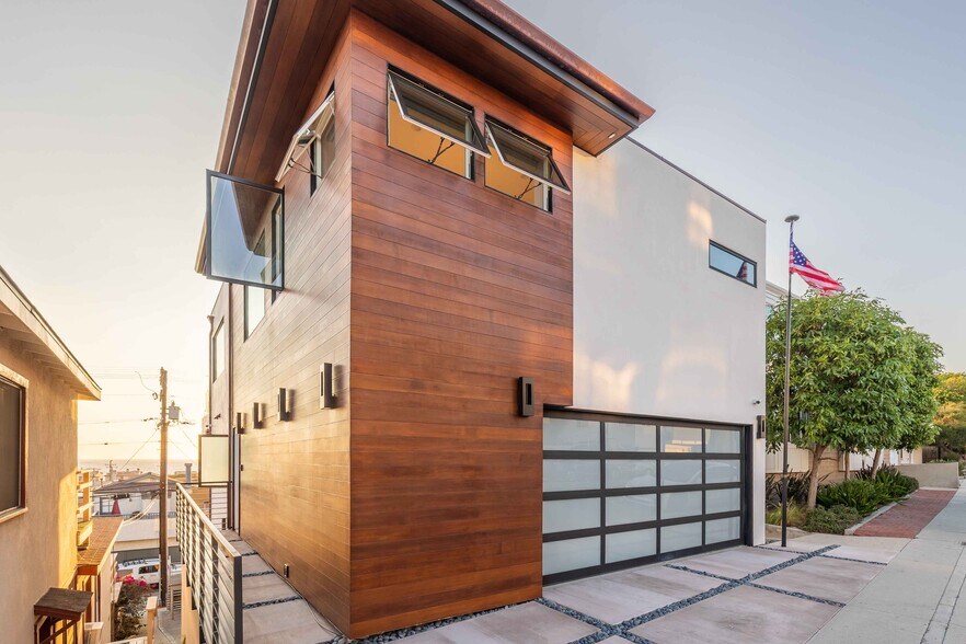 Building Photo - 1737 Manhattan Ave