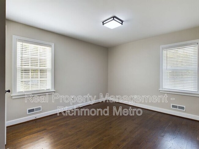 Building Photo - 709 N Parham Rd