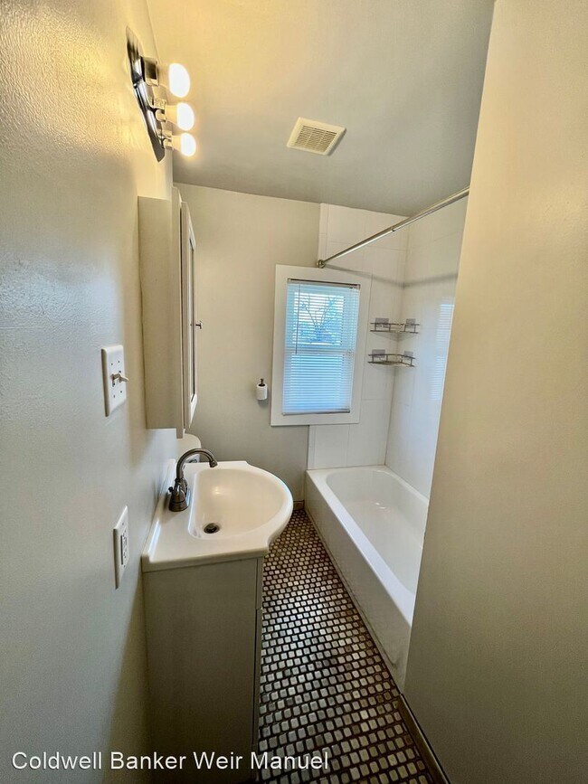 Building Photo - 3 br, 1.5 bath House - 337 Orange Street