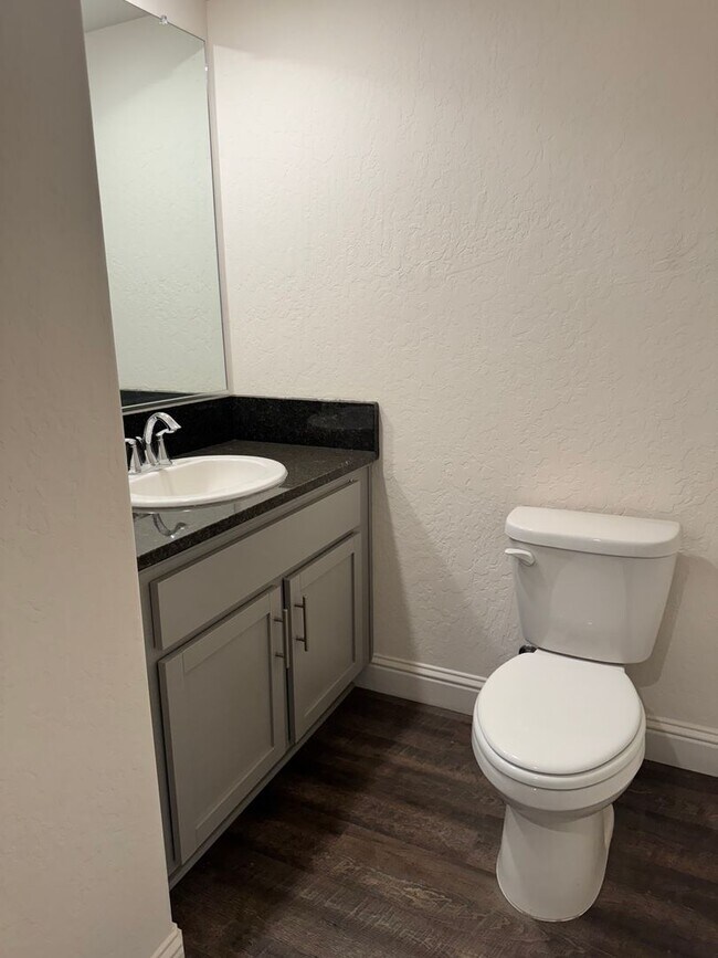 Building Photo - Single Family Home