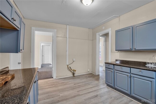 Building Photo - 395 Hampshire St