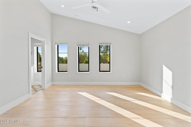 Building Photo - 3842 E San Miguel Ave