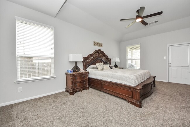 Building Photo - 8819 Cabin Loft Ln