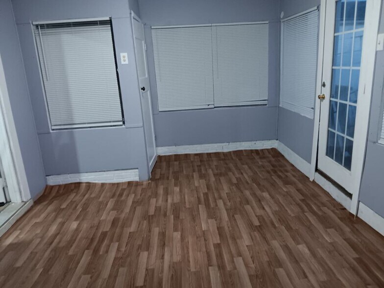 Building Photo - 657 Pine Hill St