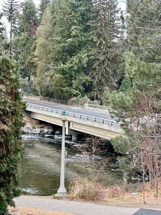 Building Photo - Riverfront Gated 2 Bedroom Luxury Condo!!