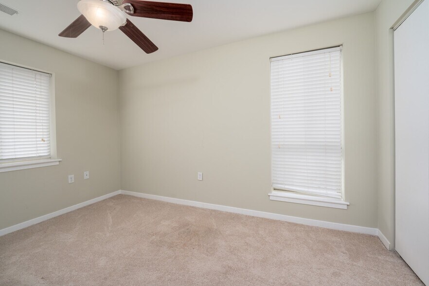 Building Photo - 35 Andrew Pl