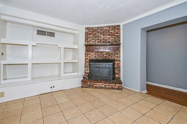 Building Photo - 4244 Sunshine Dr