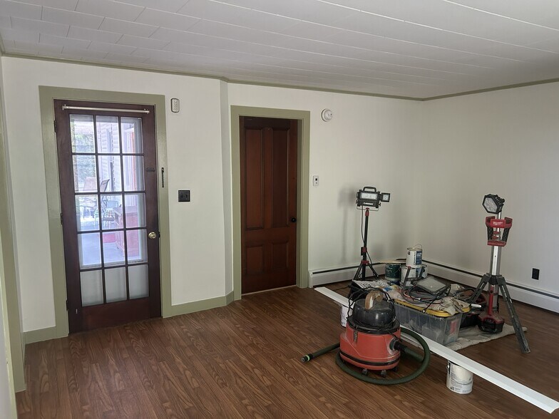 Building Photo - 472 Marlboro St
