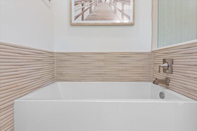 Building Photo - 1635 Seabreeze Blvd