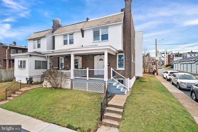 Building Photo - 504 W 26th St