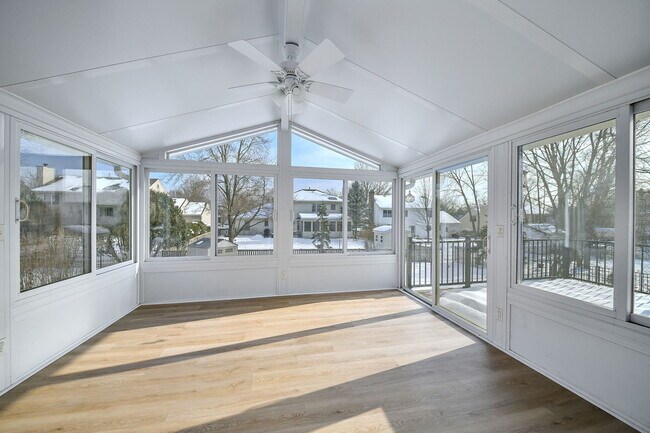 Building Photo - 389 Colonial Cir