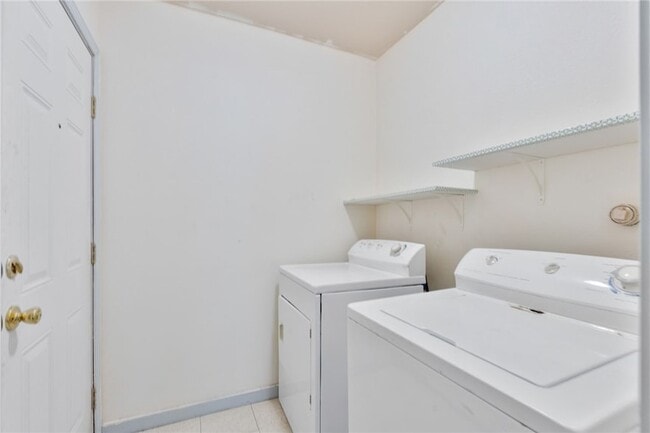 Building Photo - 3630 Stinson St