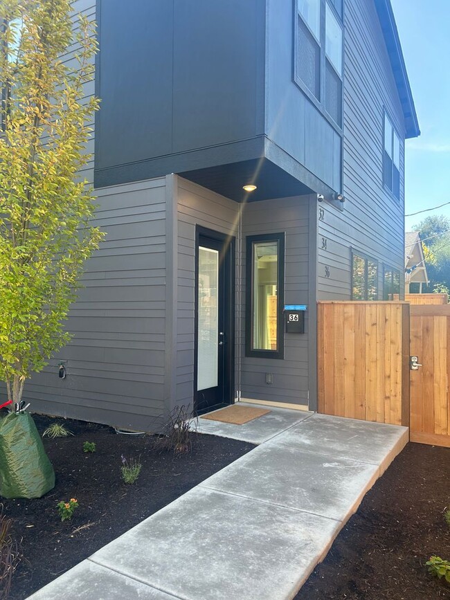 Building Photo - 32-36 SE 56th Ave.