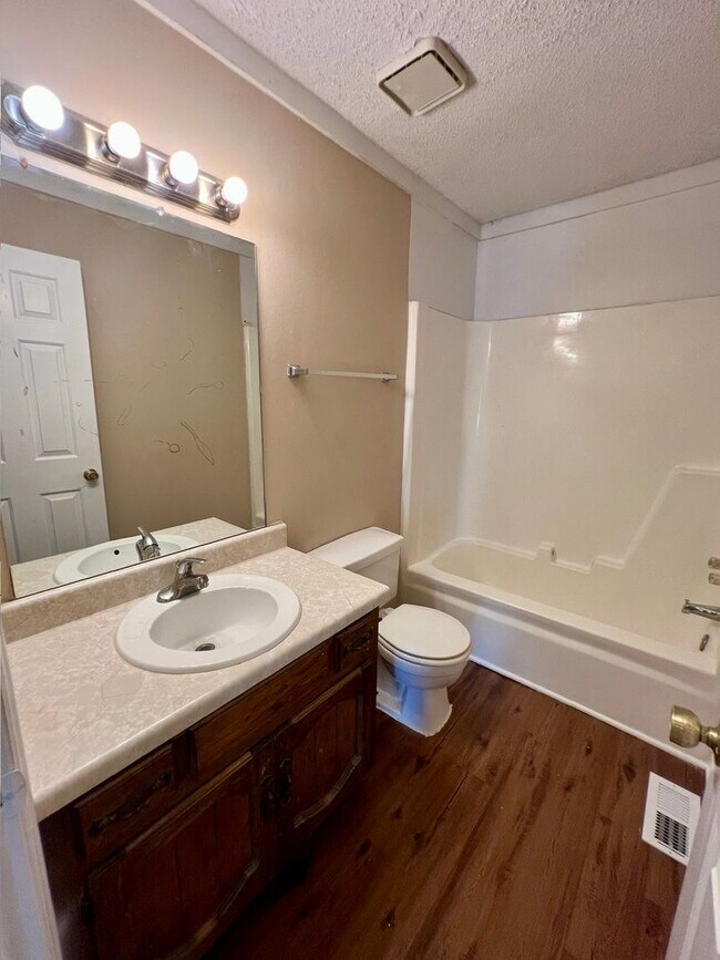 Building Photo - 2563 Carriage Dr