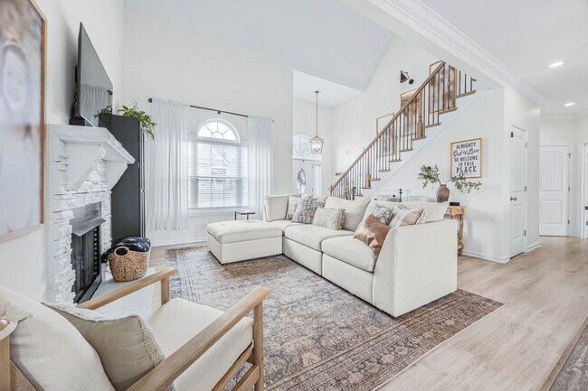 Building Photo - Pet Friendly Four Bedroom!