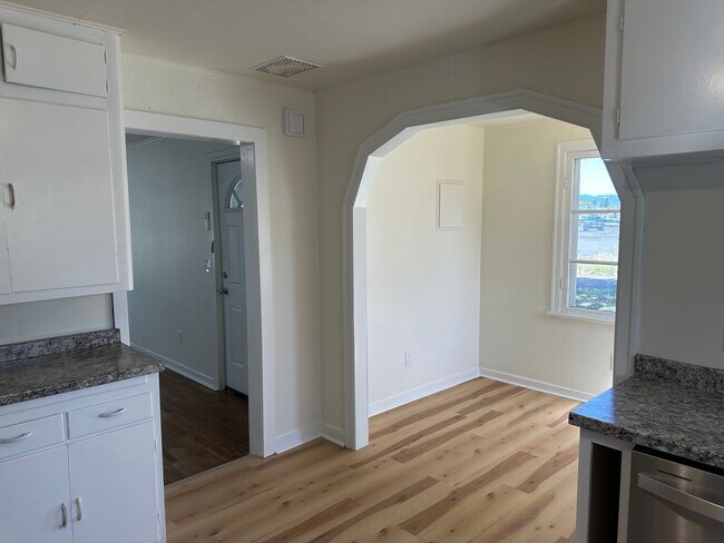 Building Photo - Updated 4 bedroom home on a huge lot!