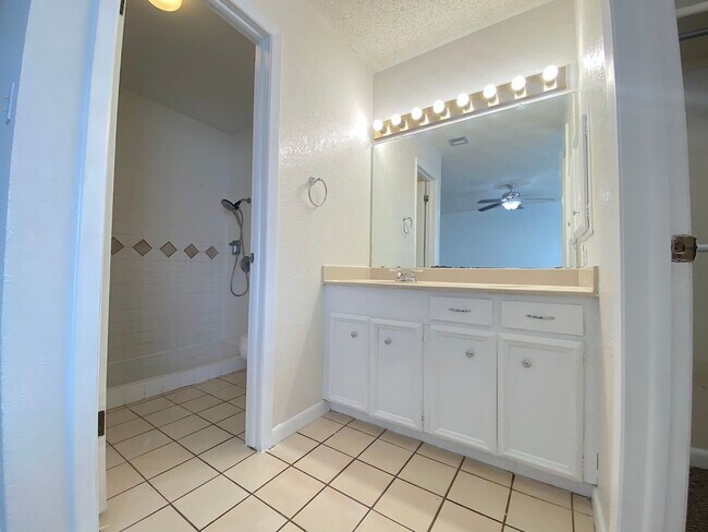 Building Photo - West El Paso 4 bed refrig A/C Home!