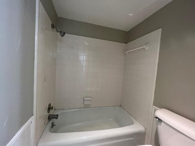 Building Photo - 1902 Three Stars Rd