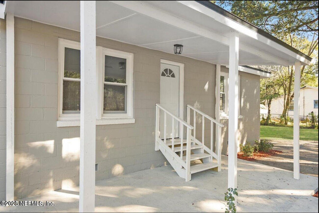 Building Photo - 153 Jericho Rd
