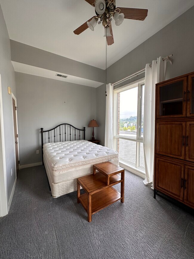 Building Photo - 200 Manufacturers Rd Unit. 701