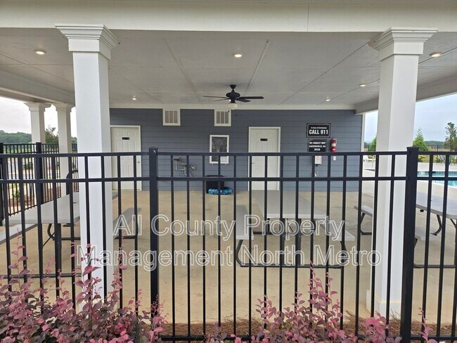 Building Photo - 142 Hadley Wy