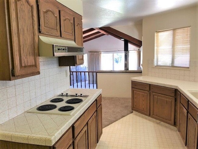 Building Photo - Downtown SLO 3 Bedroom / 2 Bath / 2 Car Garage