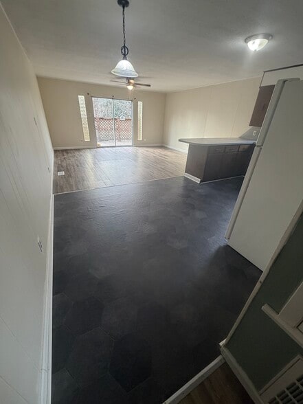 Building Photo - 113 Marble St