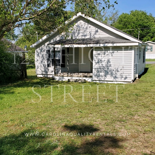 Building Photo - 2 bedroom 1 bath house