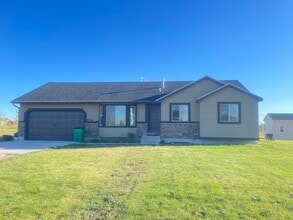 Building Photo - Beautiful Home for rent in Rigby