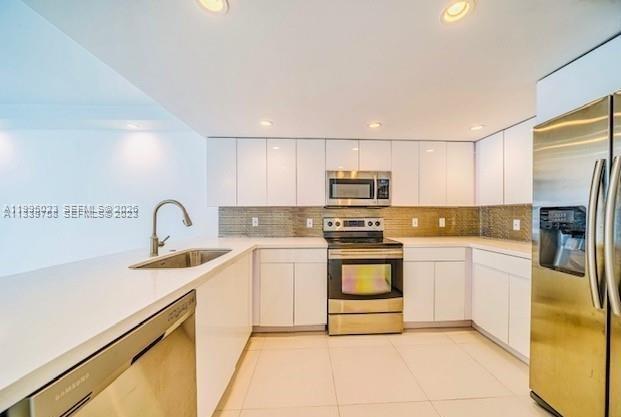 Building Photo - 555 NE 15th St