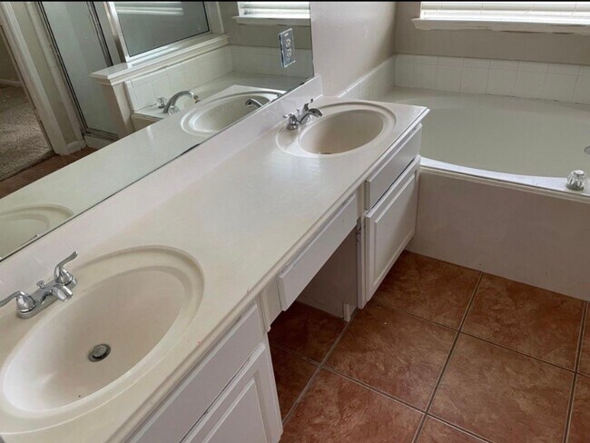 Building Photo - 15119 Wimberly Park Dr