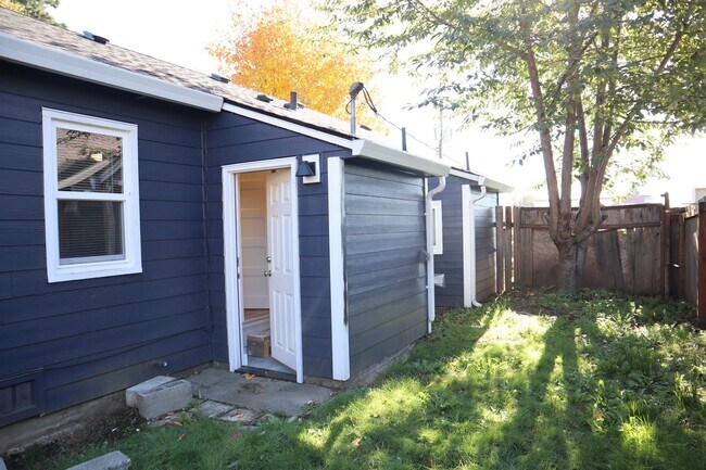 Building Photo - r1500VDuplex