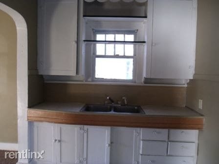Building Photo - 2 br, 1 bath House - 431 W Division St